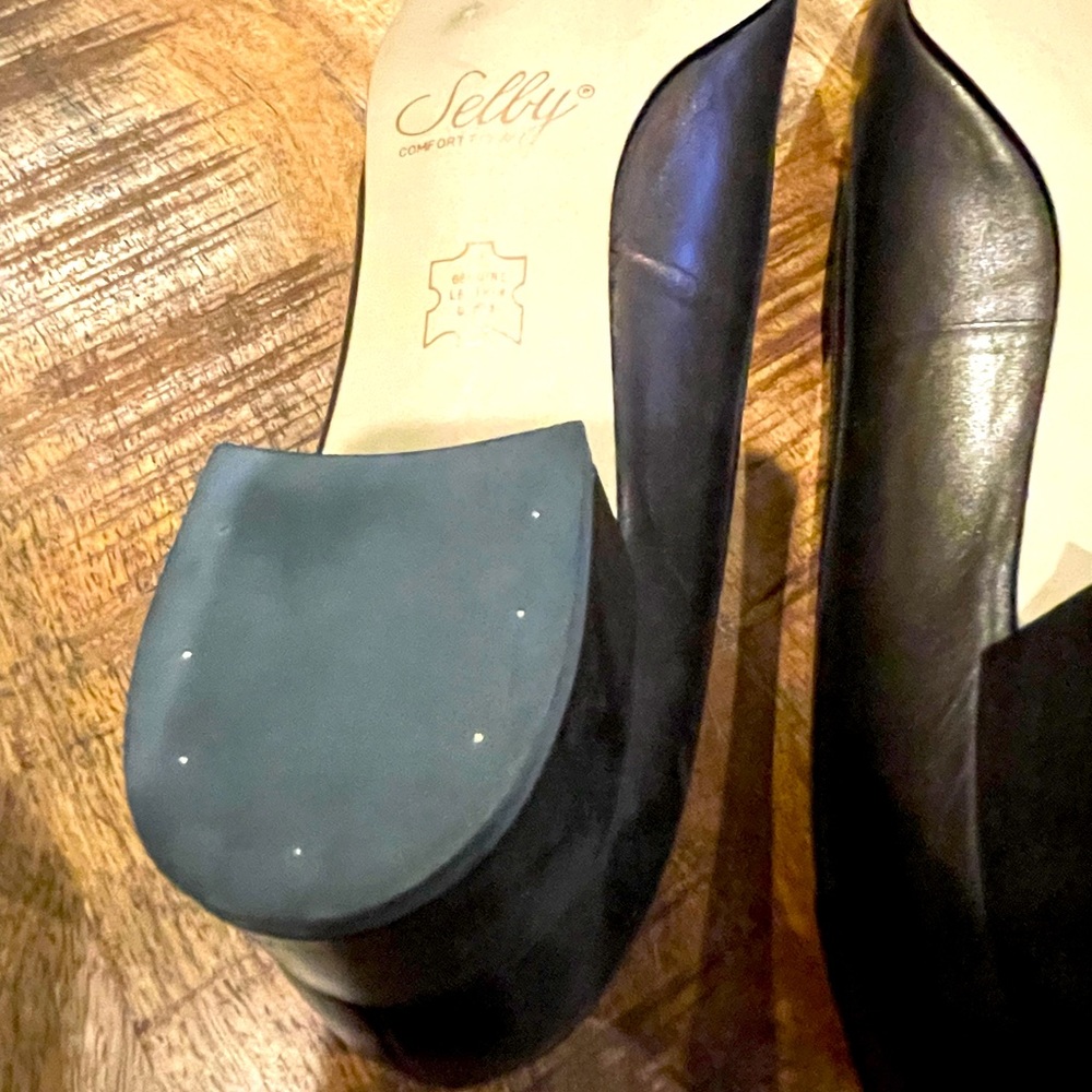 Selby size 9.5 AA women’s low heel bronze shoe